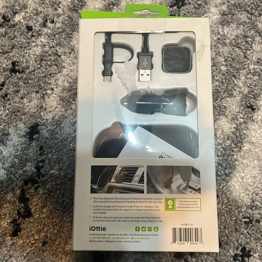 Mounting and changing travel kit